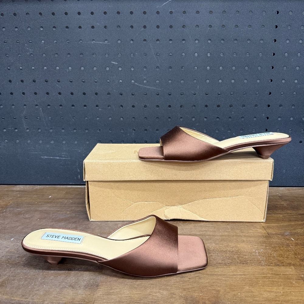 <New W/ Box! Women's Steve Madden Joanie Brown Satin Short Kitten Heels Size 7
